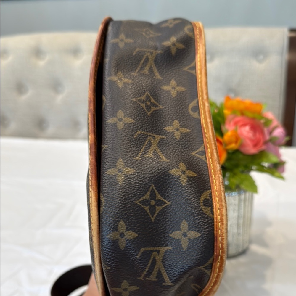 Authentic Louis Vuitton Bosphore Crossbody Bag - Picture 7 of 15